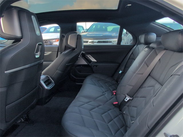 Used 2023 Alpine White BMW 760i xDrive image 8