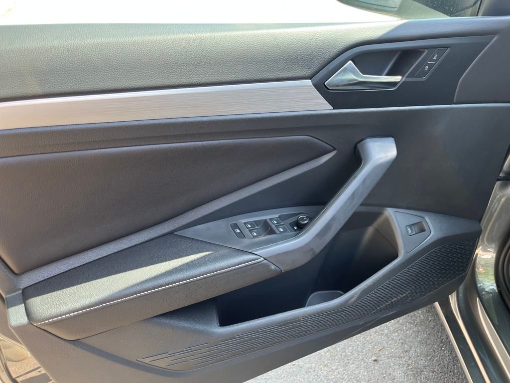 2025 Volkswagen Jetta 1.5T Sport photo 8