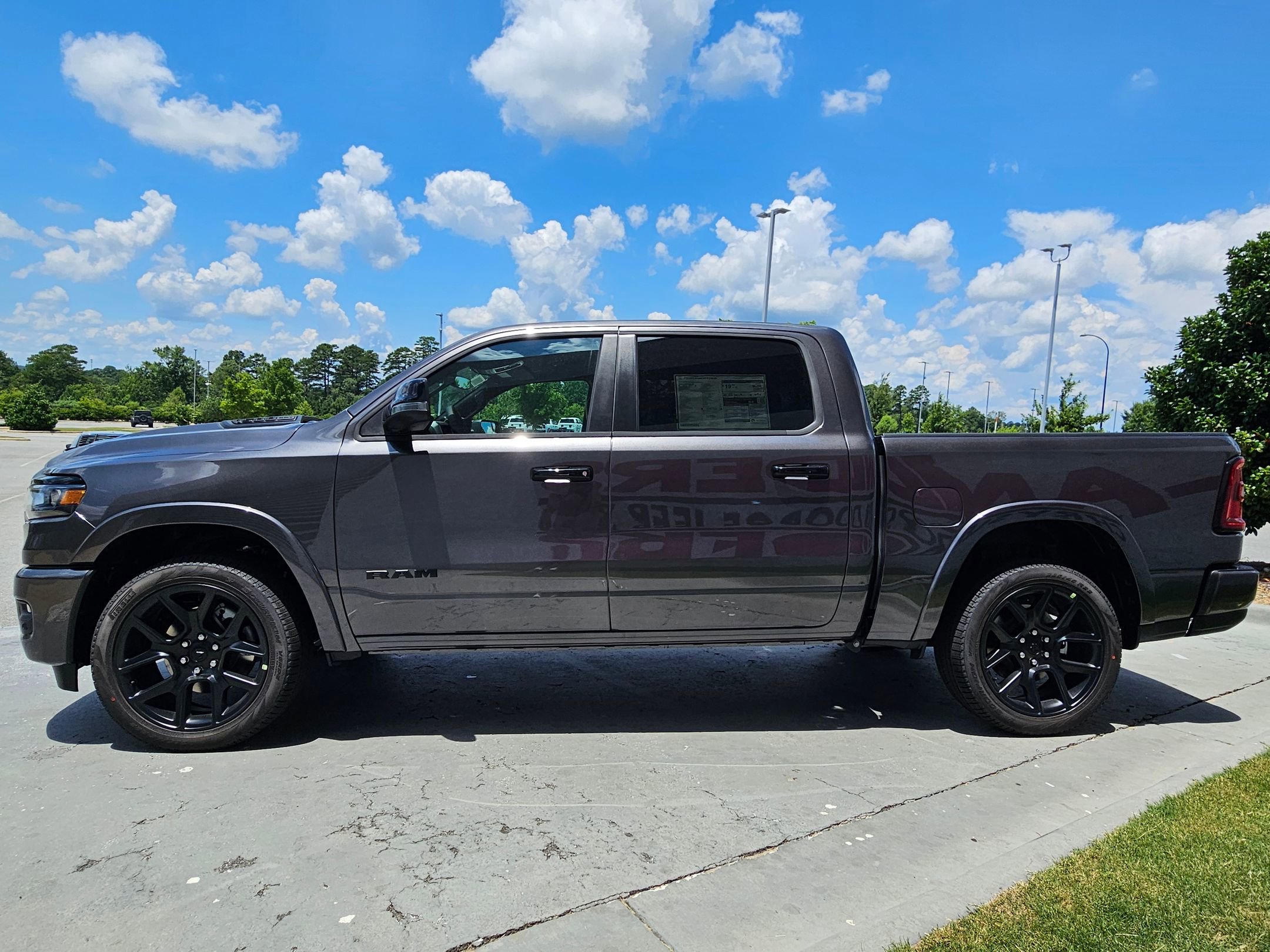 2025 Ram 1500 Laramie photo 4