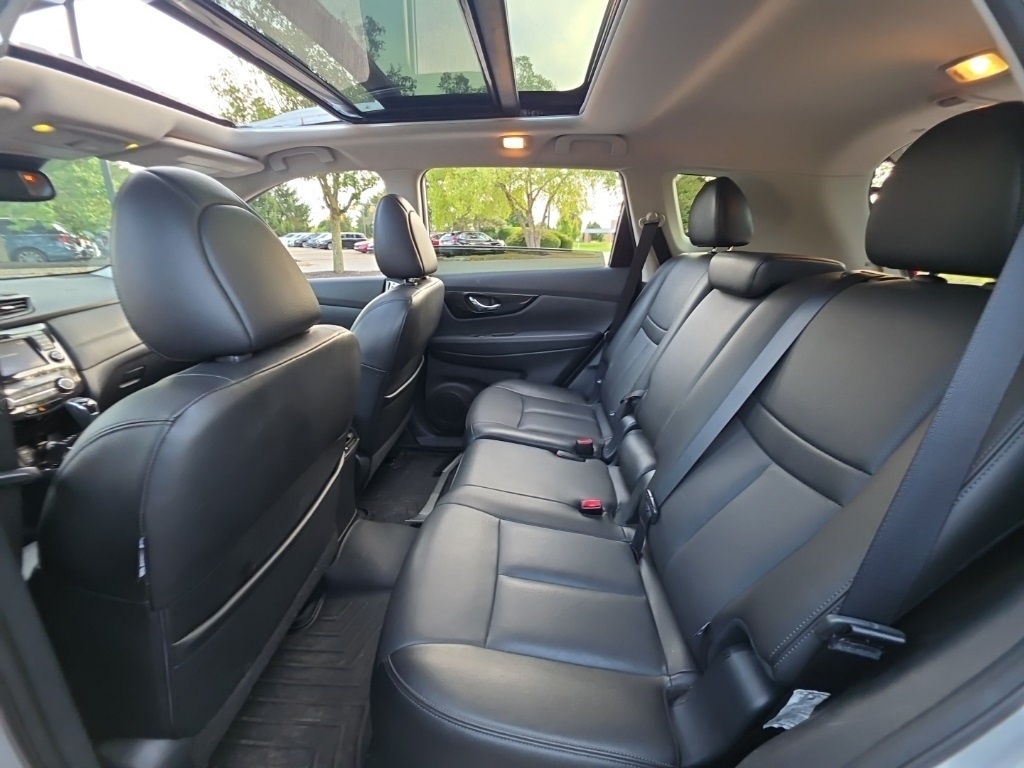 2017 Nissan Rogue SL photo 16