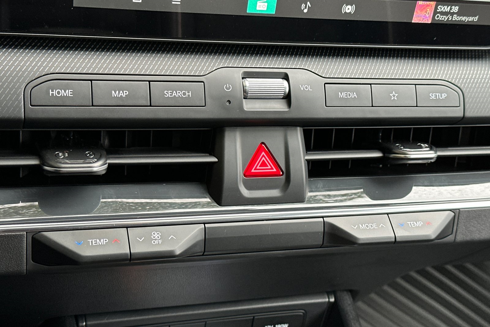 2025 Kia K4 GT-Line photo 13