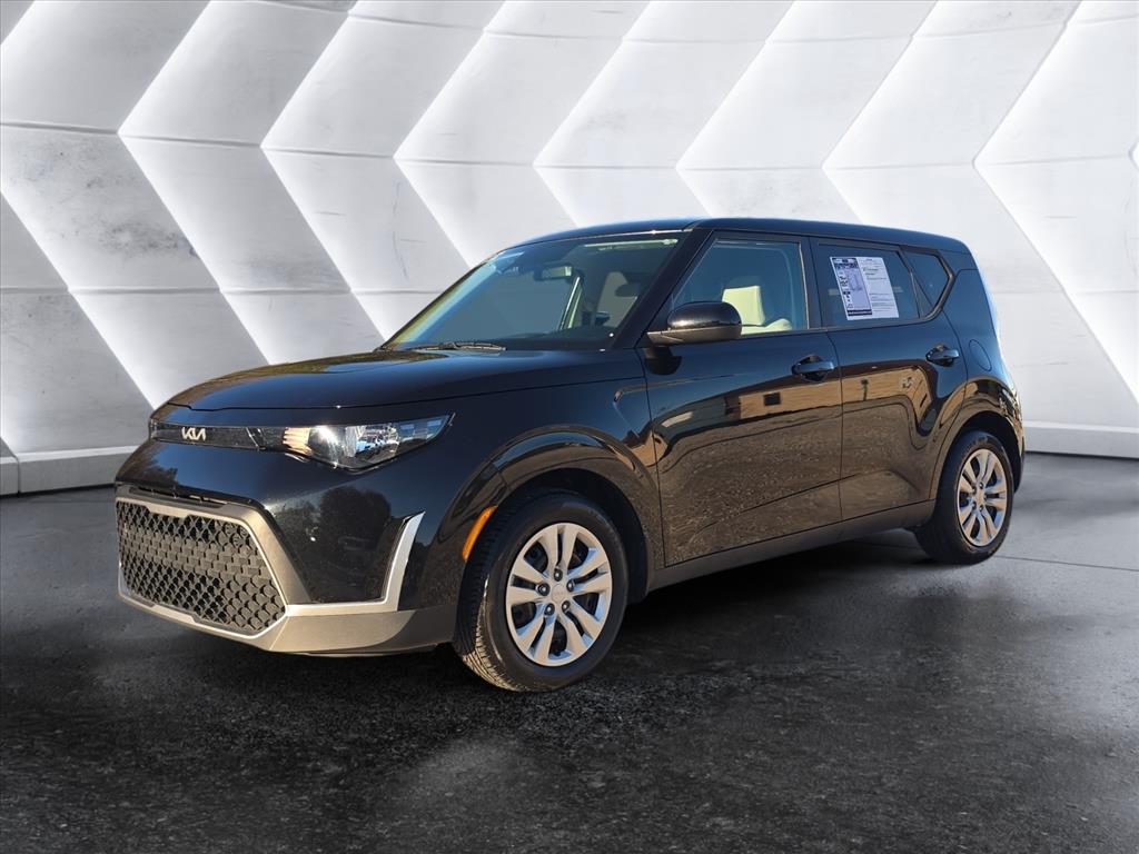 2023 Kia Soul LX's photo