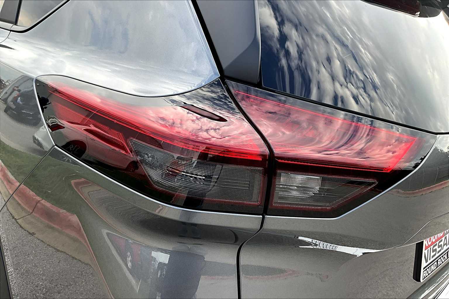 2025 Nissan Rogue SV photo 12