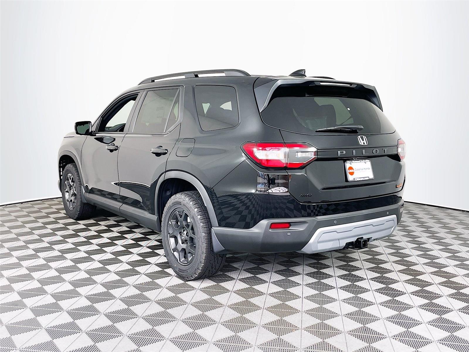 2025 Honda Pilot TrailSport photo 3