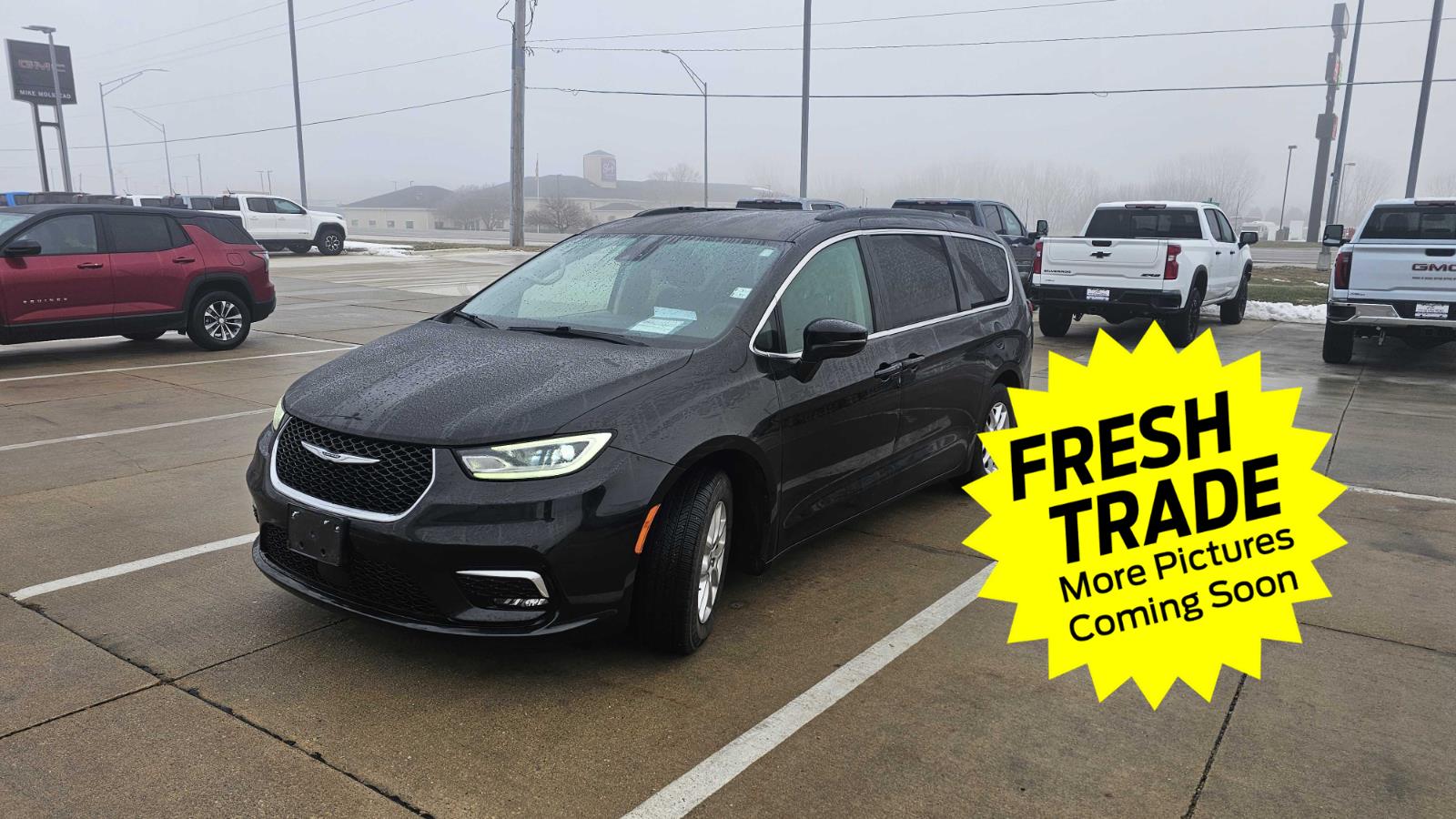 2022 Chrysler Pacifica Touring L's photo