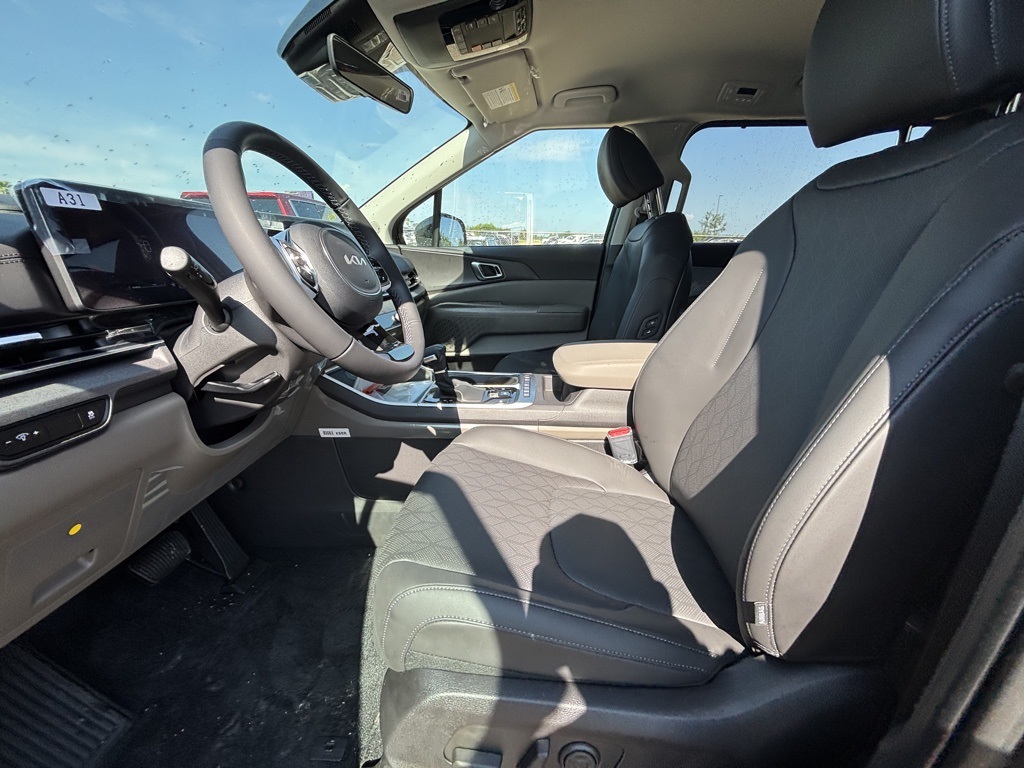 2026 Kia Carnival EX photo 11