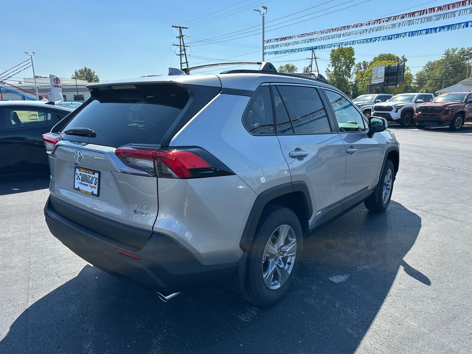 2025 Toyota RAV4 Hybrid XLE photo 5