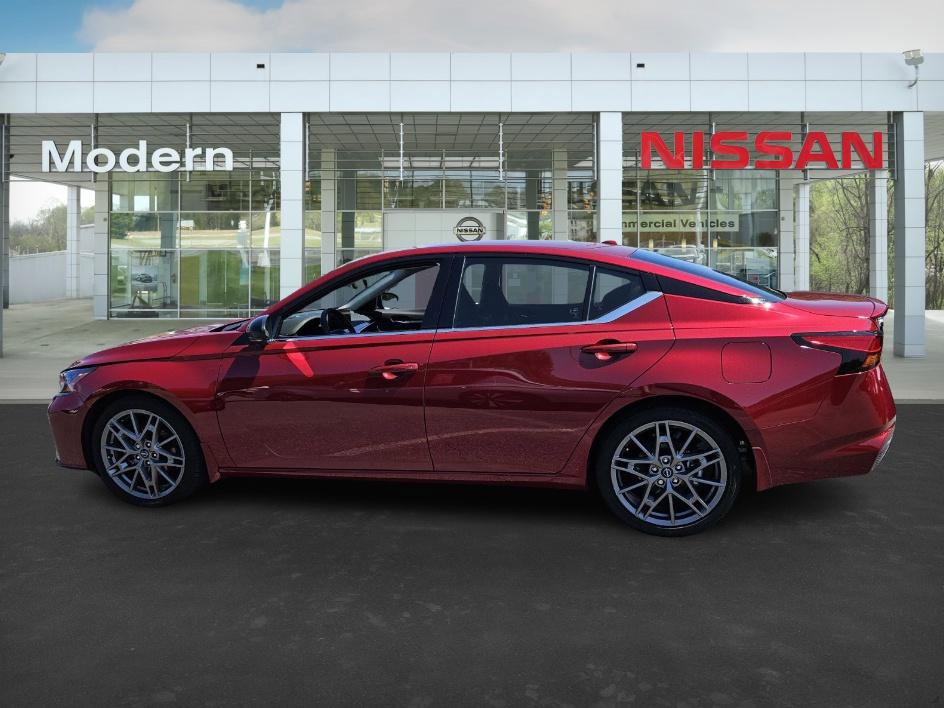 2024 Nissan Altima SR photo 6