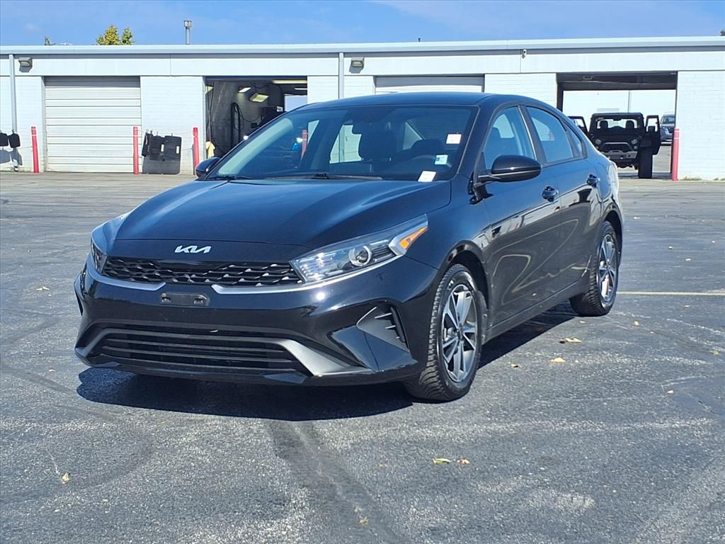 Used 2023 Kia Forte LXS with VIN 3KPF24AD5PE519401 for sale in Kansas City
