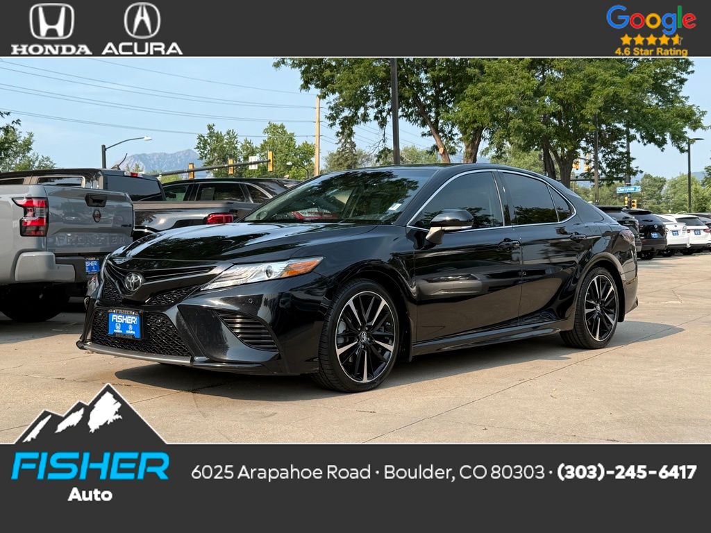 Used 2018  Toyota XSE V6 image 1