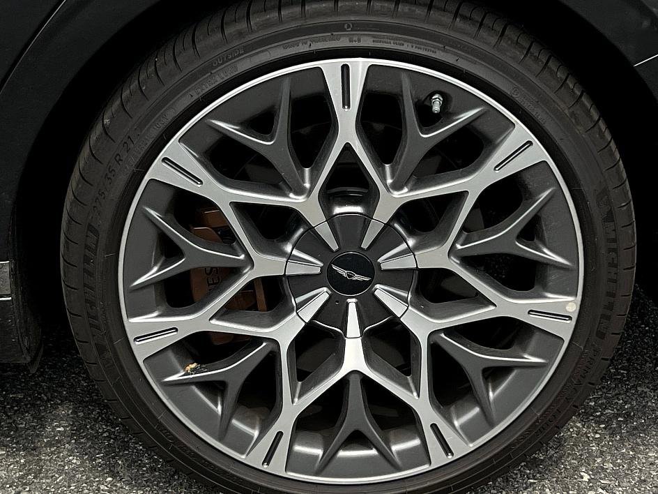 2025 Genesis G90 3.5T E-Supercharger photo 7