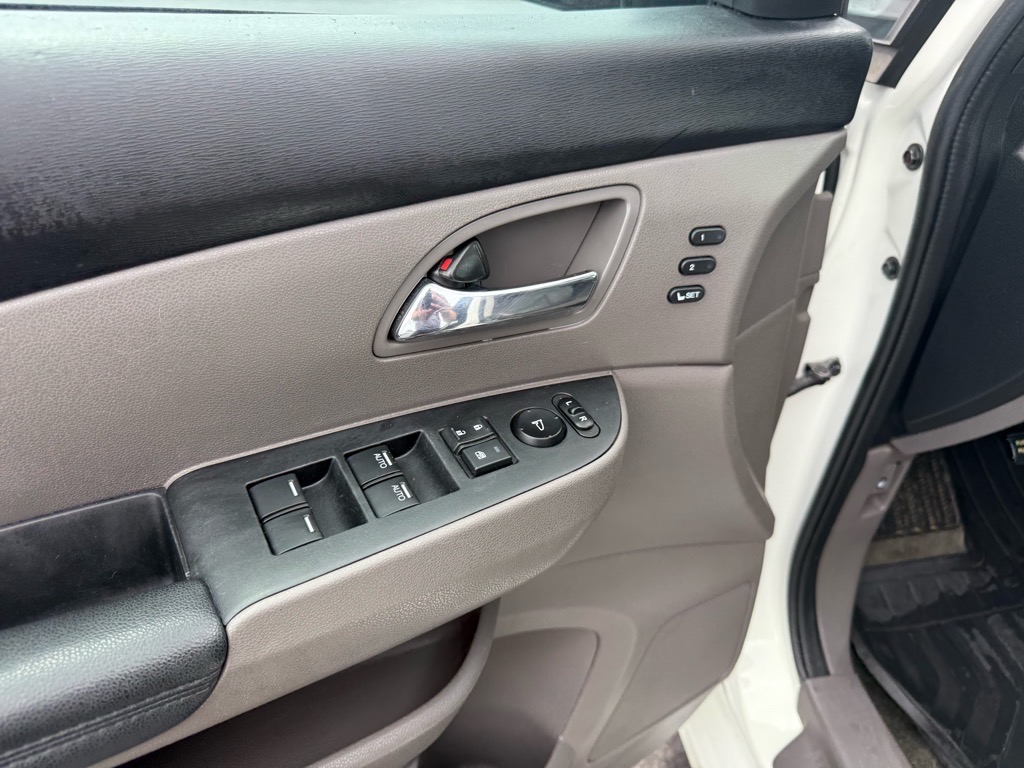 2016 Honda Odyssey Touring Elite photo 19