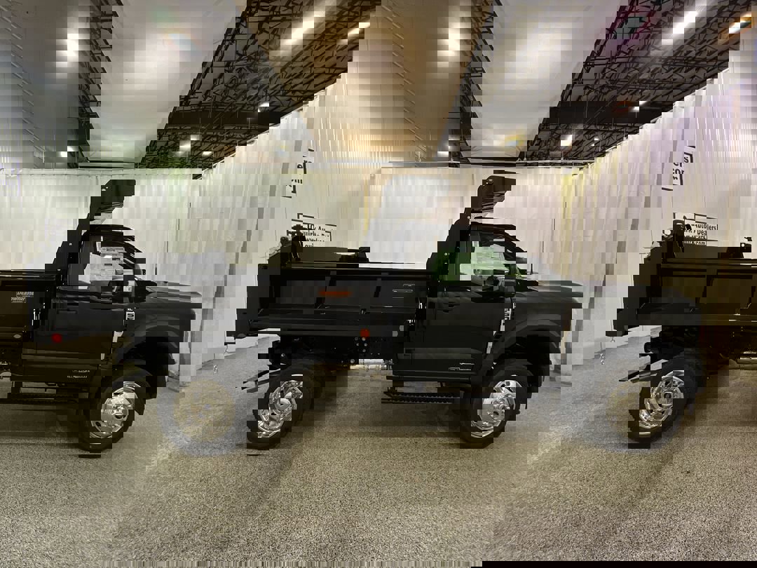 2025 Ford F-550 XL photo 3