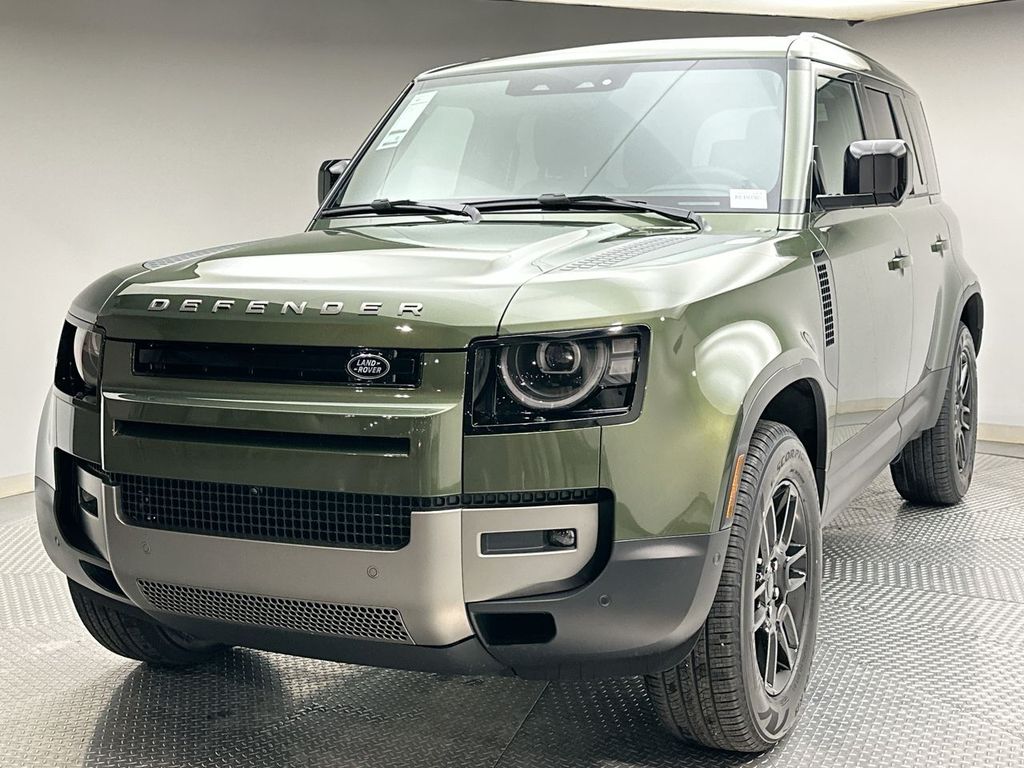 2026 Land Rover Defender S's photo