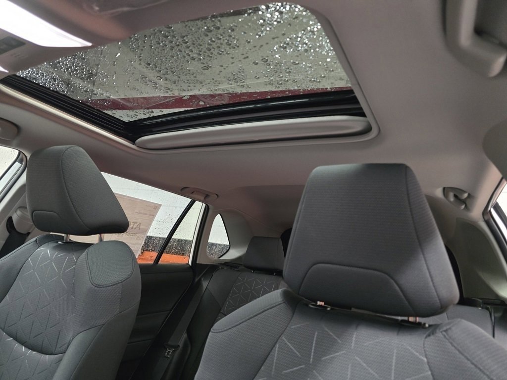 2025 Toyota RAV4 XLE photo 3