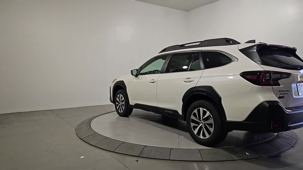2025 Subaru Outback Premium photo 3