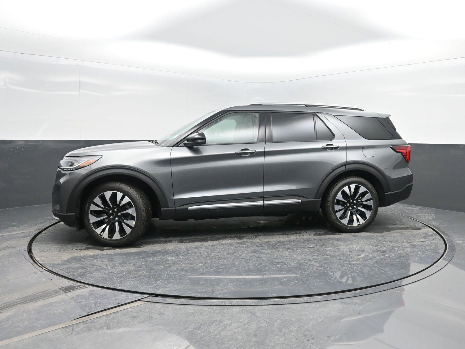 2026 Ford Explorer Platinum's photo