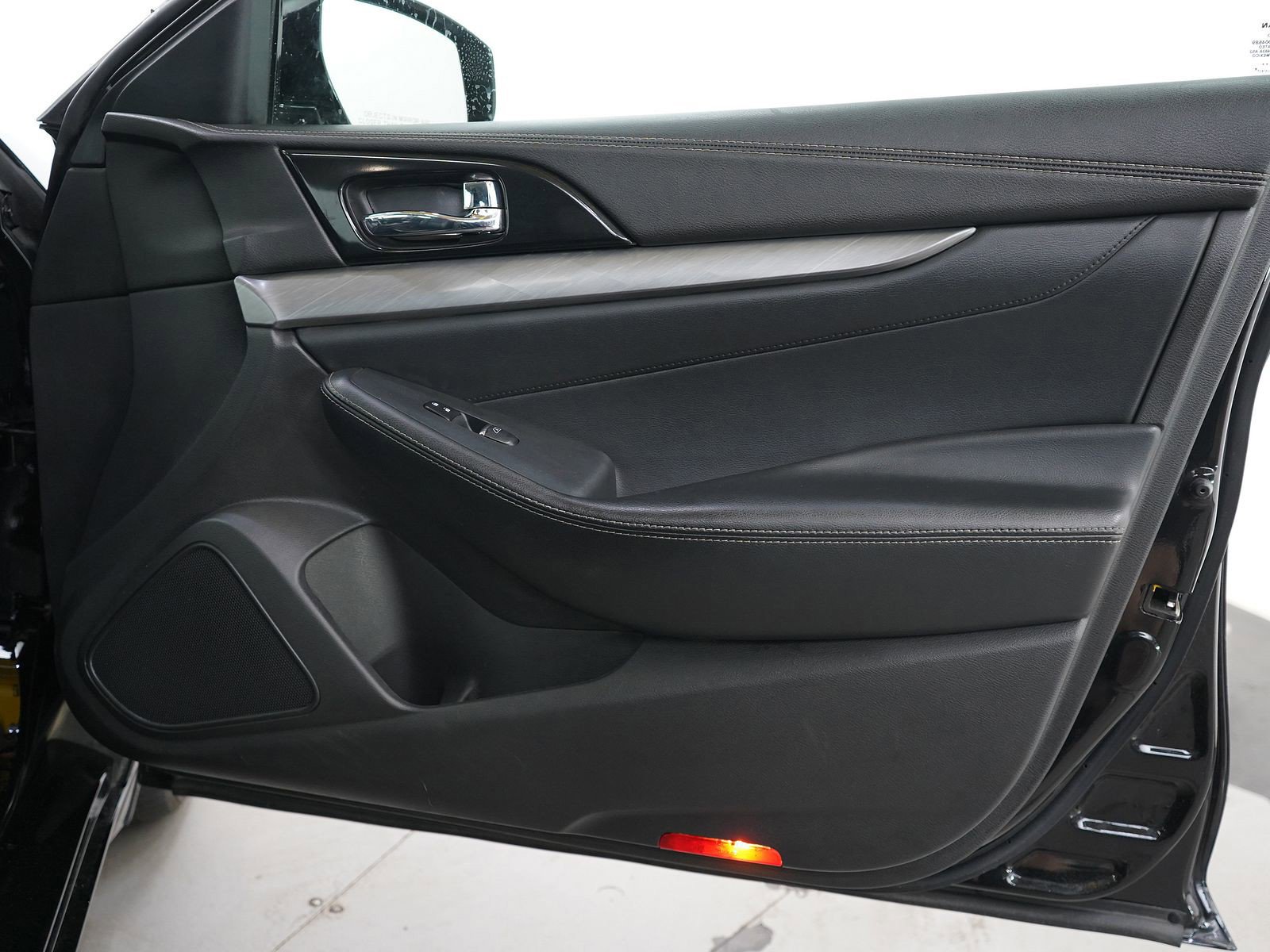 2017 Nissan Maxima SV photo 9