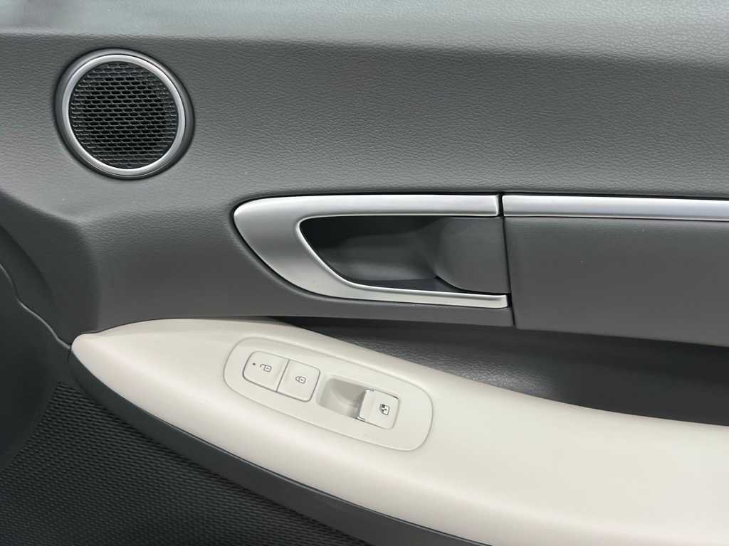 2024 Hyundai Sonata Hybrid SEL photo 18