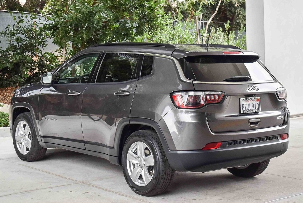 2022 Jeep Compass Latitude photo 4