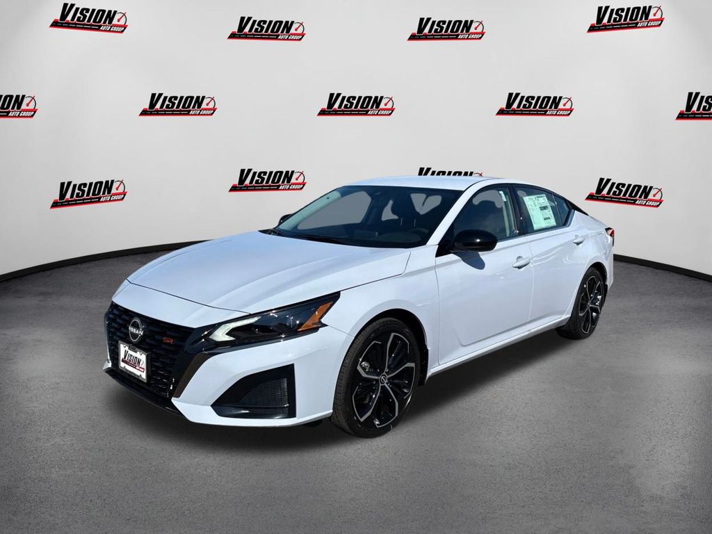 2025 Nissan Altima SR's photo