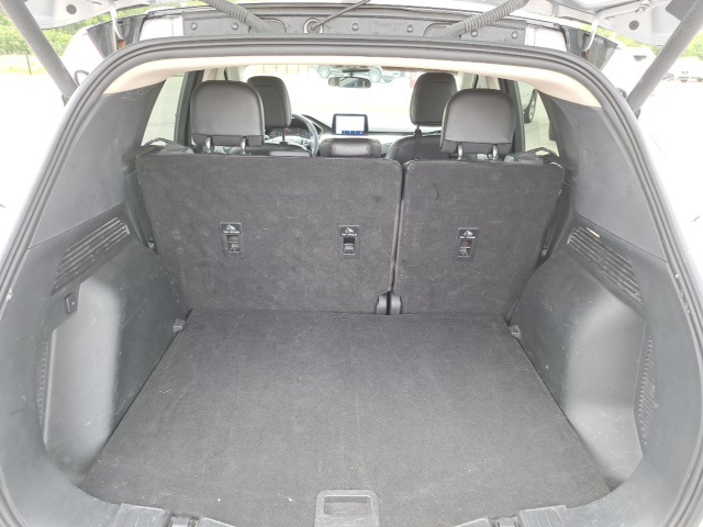 2020 Ford Escape SEL photo 11