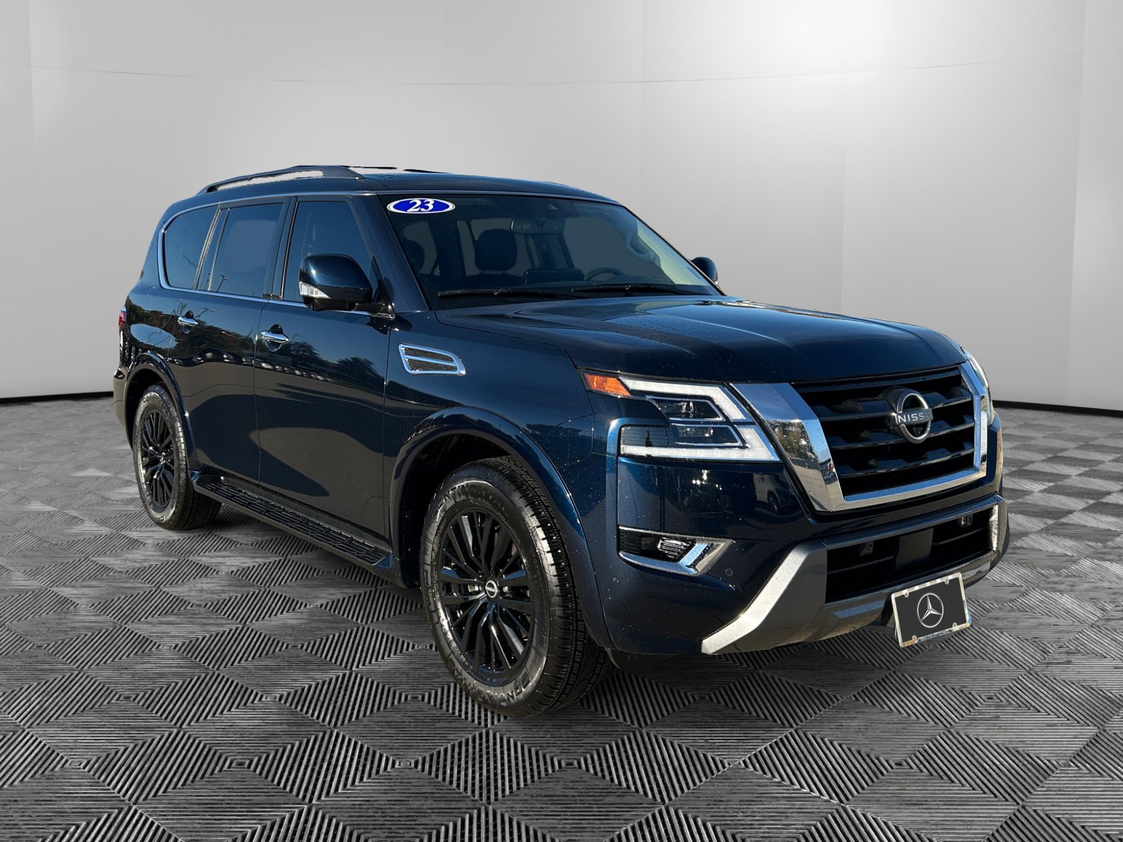 2023 Nissan Armada SL's photo
