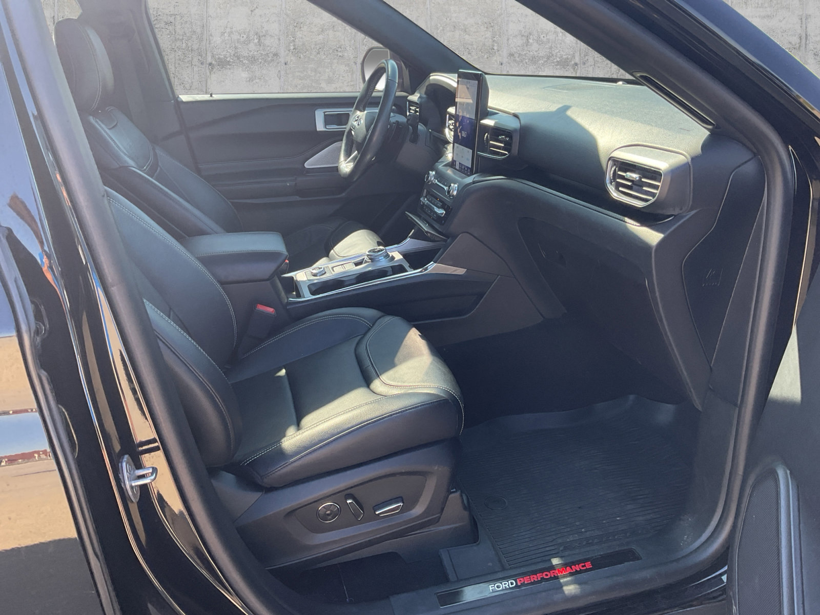 2020 Ford Explorer ST photo 3