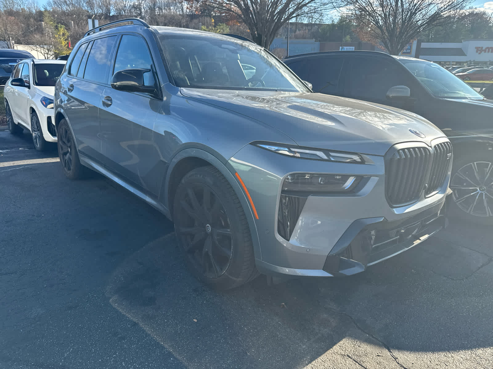2023 BMW X7 M60i's photo