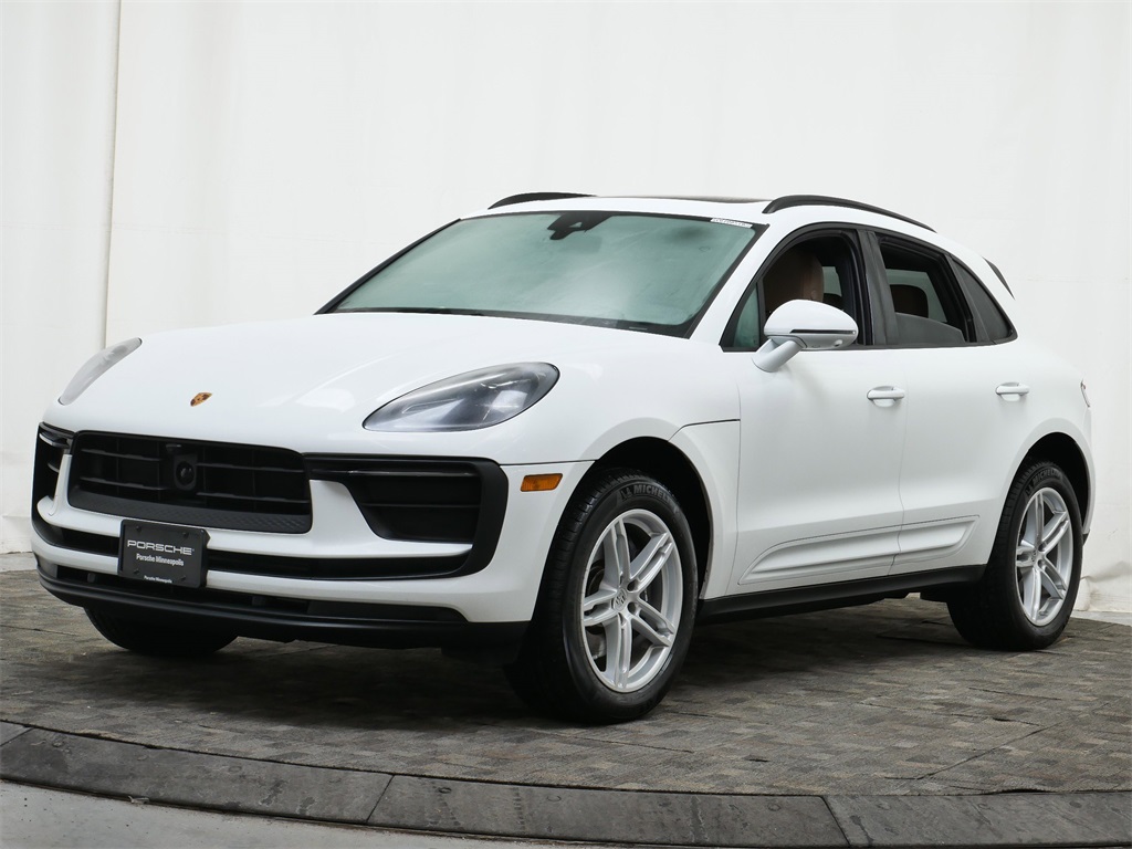 2025 Porsche Macan's photo