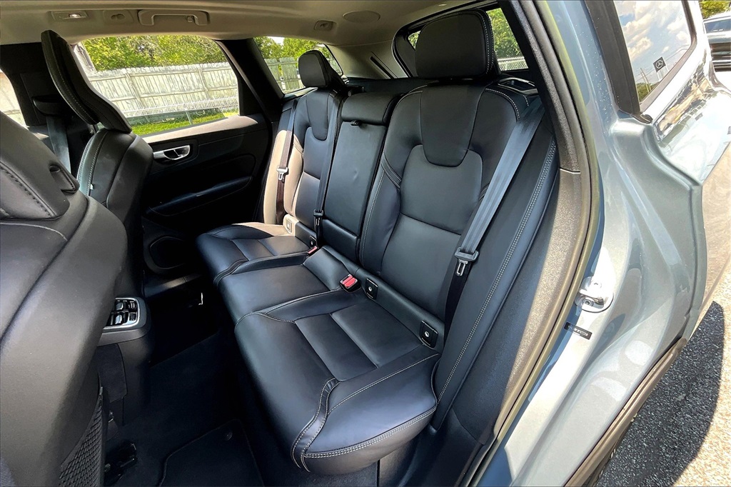 2023 Volvo XC60 B5 Ultimate photo 21