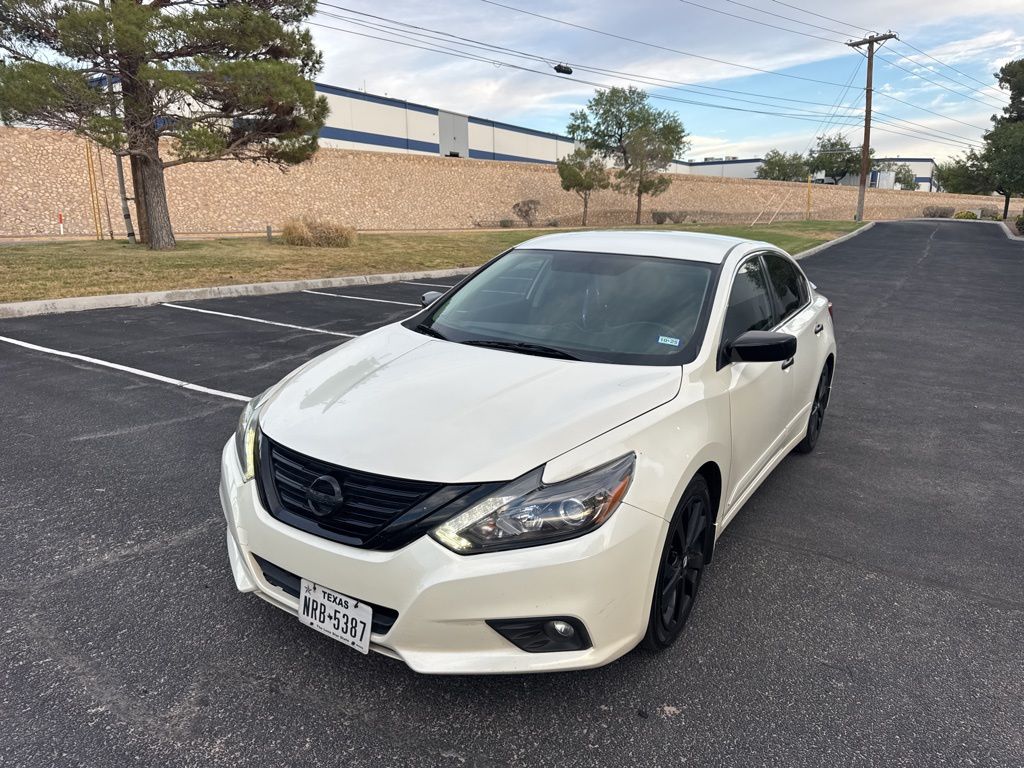 2017 Nissan Altima 2.5 SR photo 4