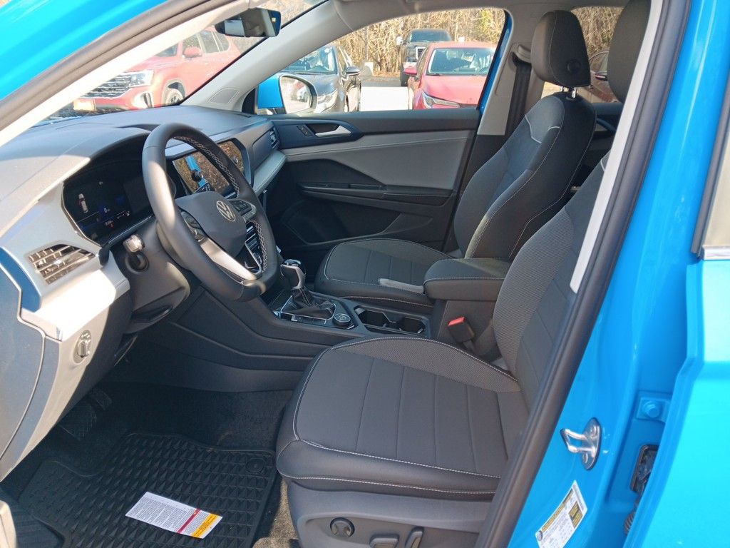 2024 Volkswagen Taos SE photo 9