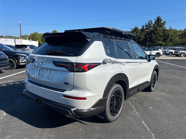 2025 Mitsubishi Outlander S-AWC photo 3