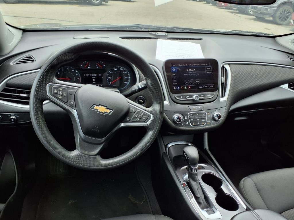 2023 Chevrolet Malibu 1LT photo 3