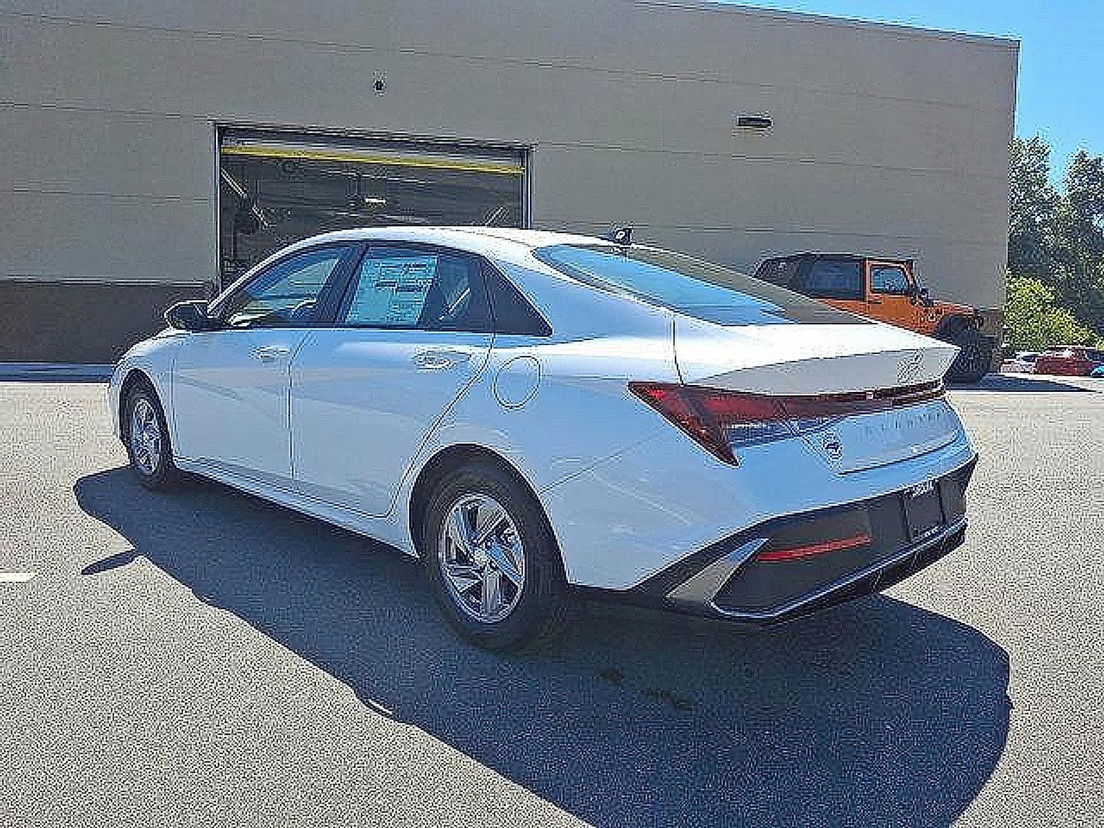 2025 Hyundai Elantra SE photo 2