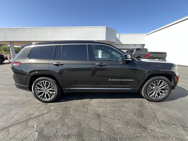 2024 Jeep Grand Cherokee L Summit photo 2
