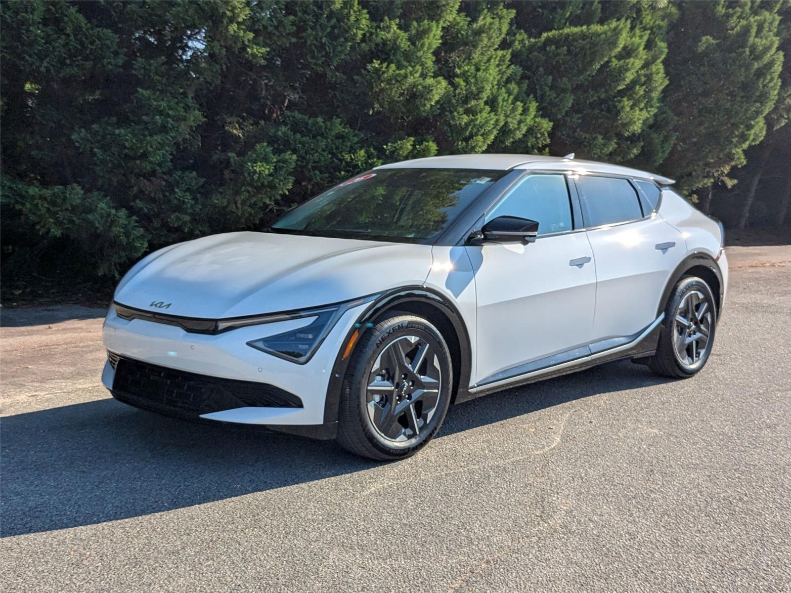2025 Kia EV6 Wind's photo