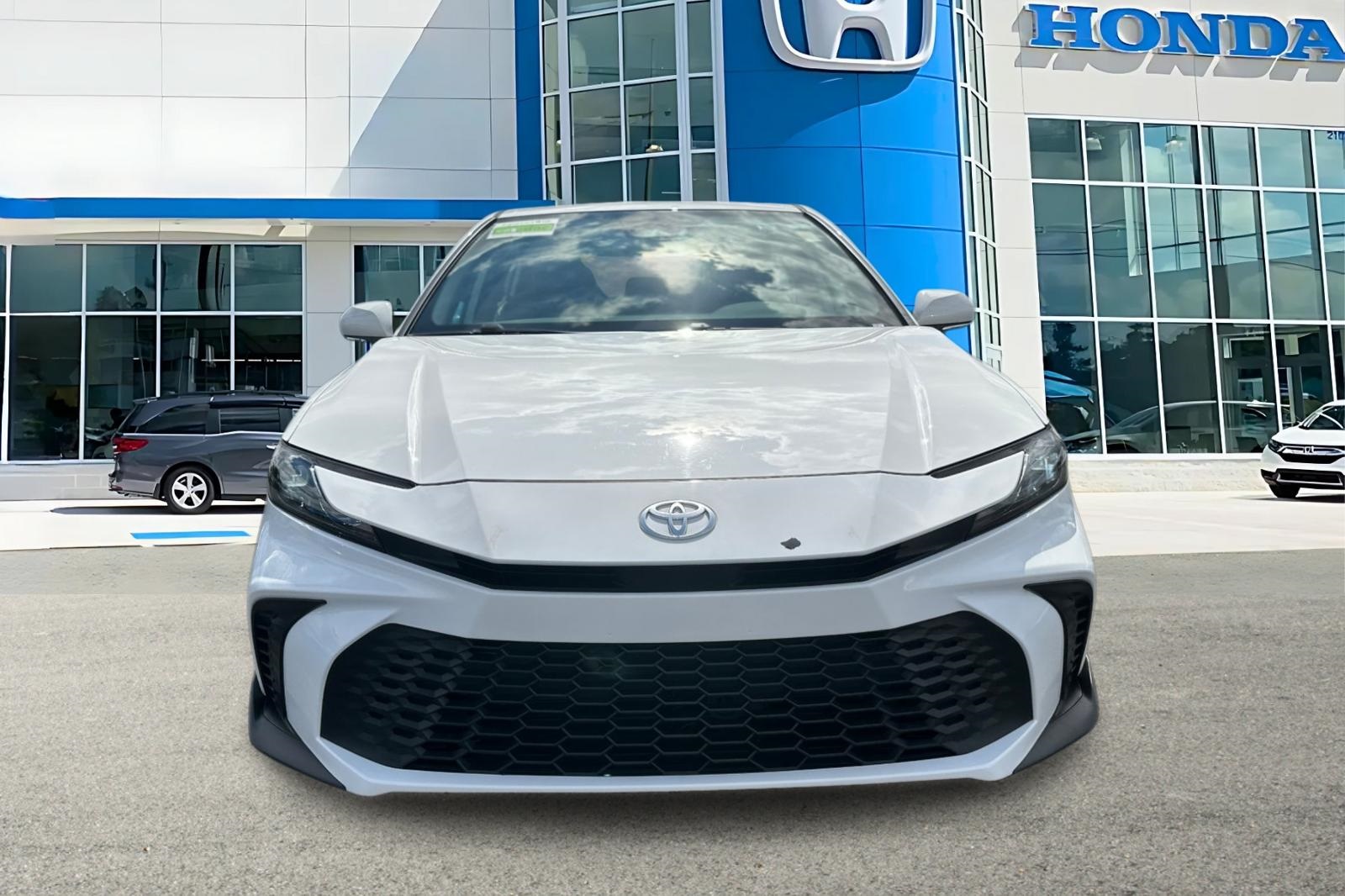 2025 Toyota Camry SE photo 8