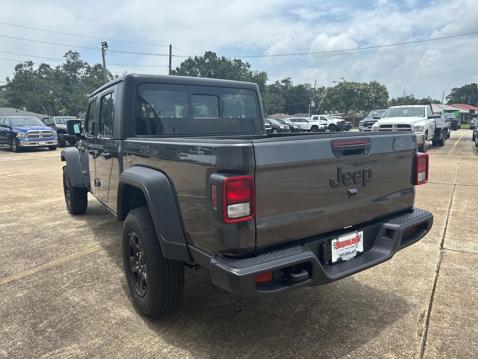 2025 Jeep Gladiator Sport photo 4