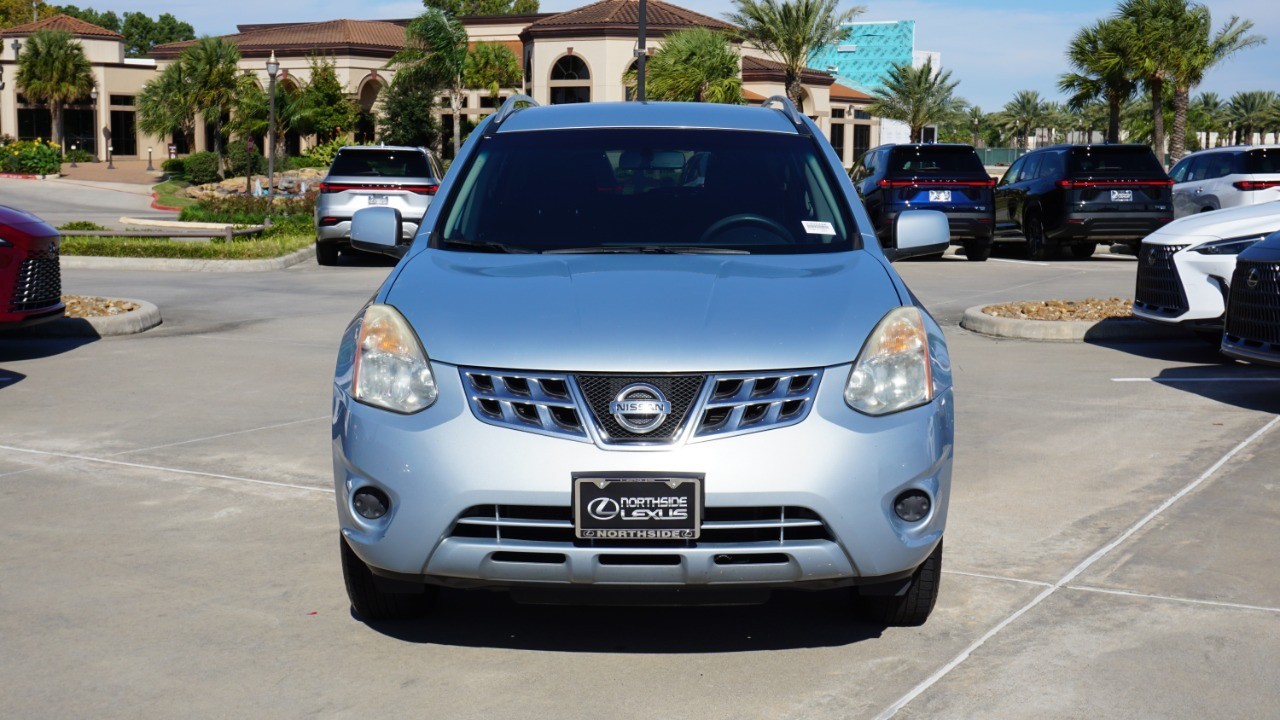 2013 Nissan Rogue SV photo 2