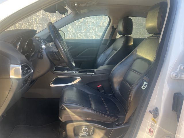 2020 Jaguar F-PACE Prestige photo 7