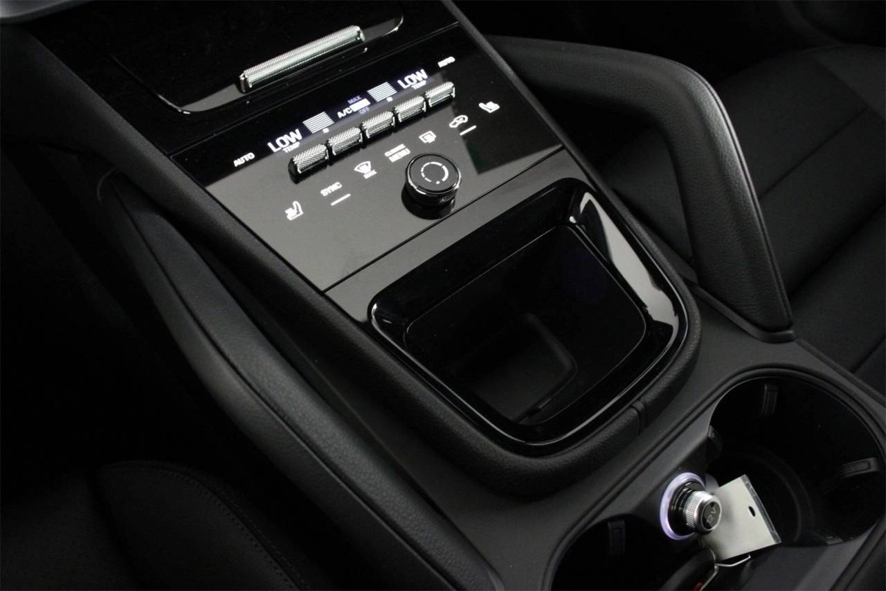 2025 Porsche Cayenne photo 14