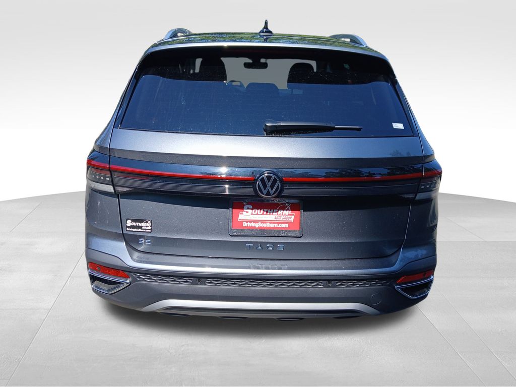 2025 Volkswagen Taos SE photo 4