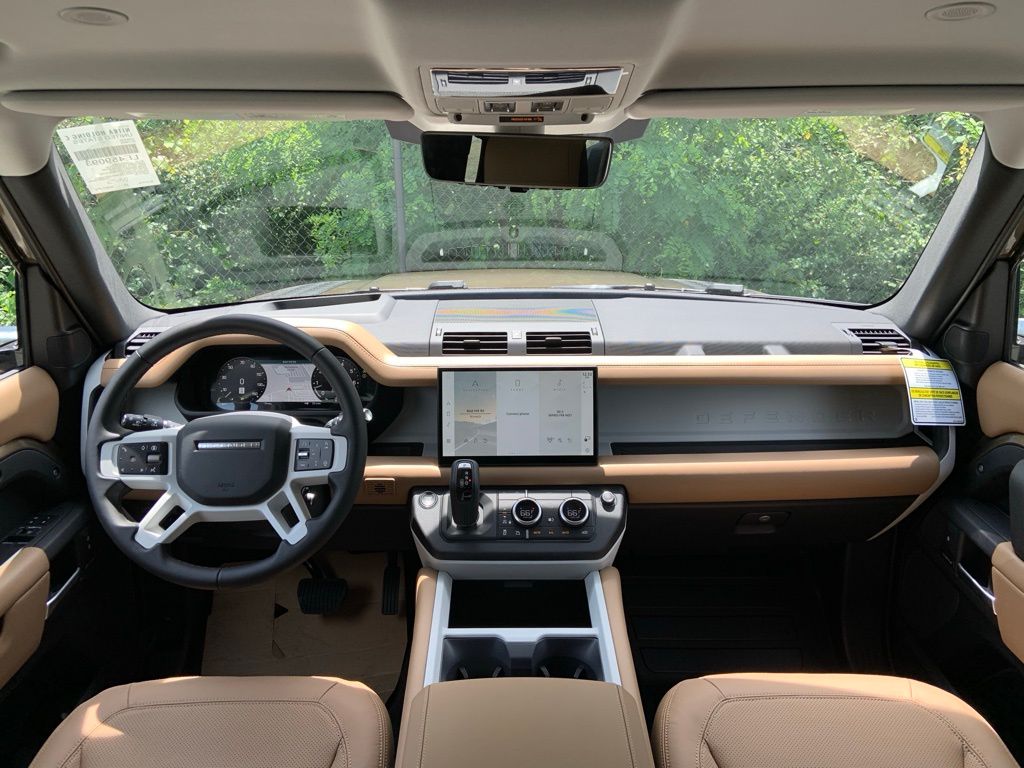 2025 Land Rover Defender 90 S photo 11