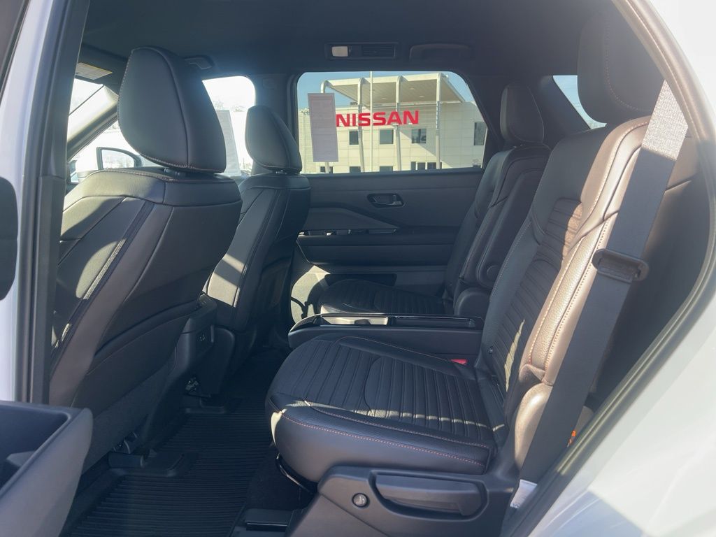 2025 Nissan Pathfinder Rock Creek photo 14