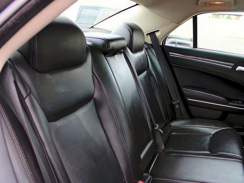 2022 Chrysler 300 Touring L photo 15