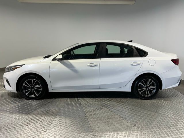 2022 Kia Forte LXS photo 2