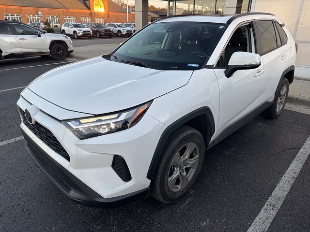 2023 Toyota RAV4 XLE's photo