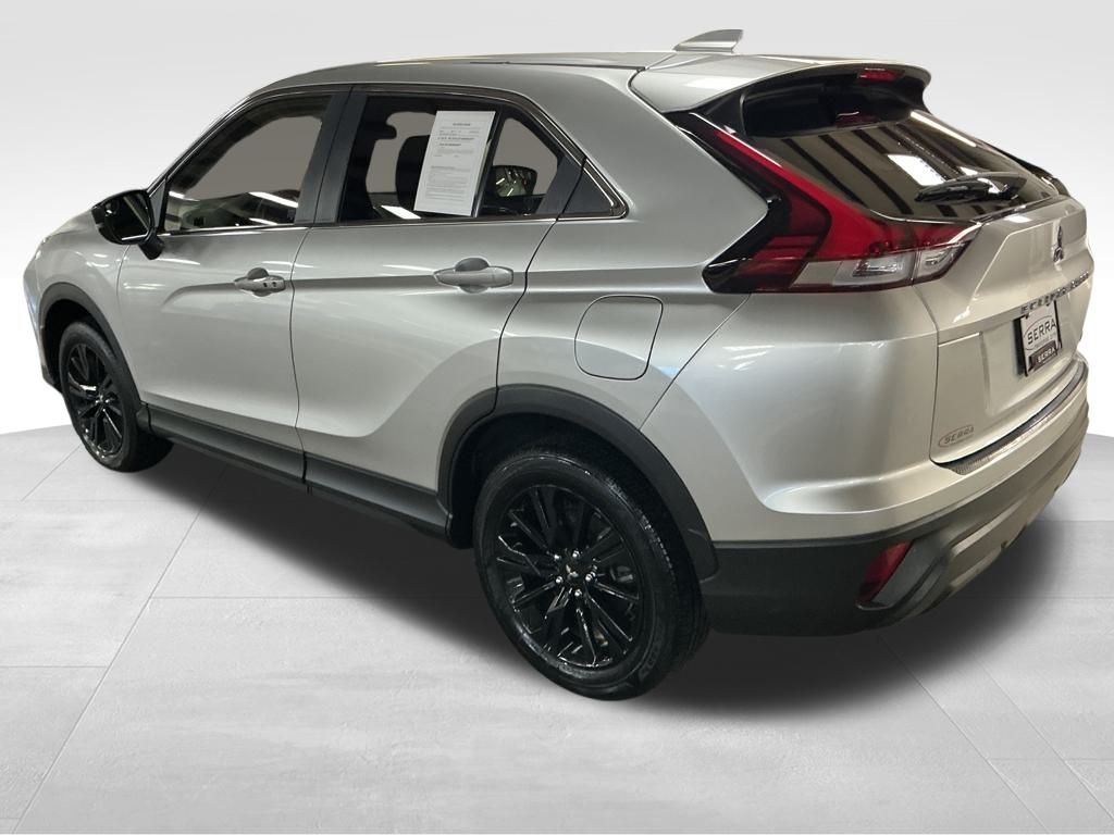 2024 Mitsubishi Eclipse Cross LE photo 3